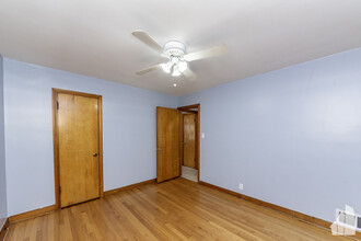 5412 W Sunnyside Ave, Unit 2 in Chicago, IL - Building Photo - Building Photo