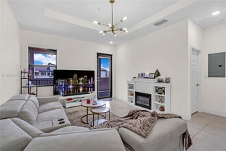 8046 NW 104th Ave in Doral, FL - Building Photo - Building Photo