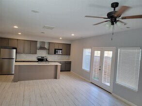 8203 Oak Knoll Ln in Houston, TX - Building Photo - Building Photo