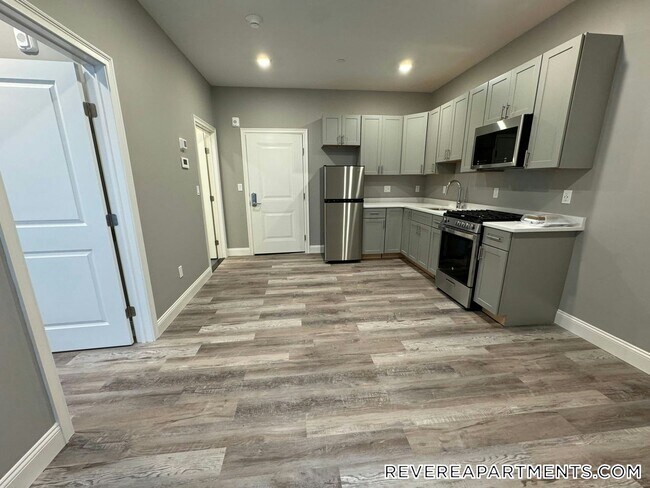 1499 N Shore Rd in Revere, MA - Building Photo - Building Photo
