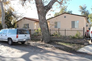 5149 Cartwright Ave in North Hollywood, CA - Foto de edificio - Building Photo