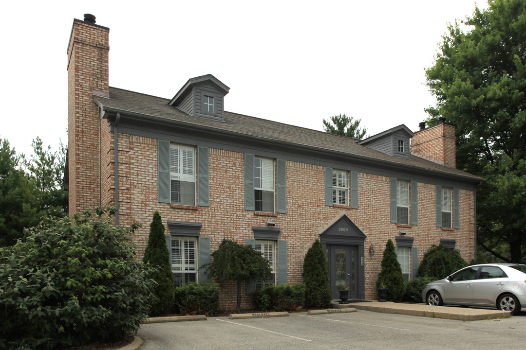 3801-3813 Chamberlain Ln in Louisville, KY - Foto de edificio