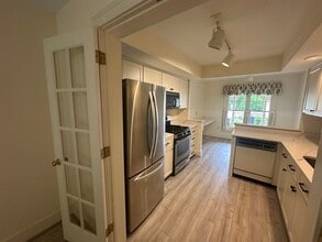 579 Sagamore Ave in Portsmouth, NH - Building Photo - Building Photo