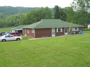 Hot Springs Apartments in Hot Springs, VA - Building Photo - Building Photo