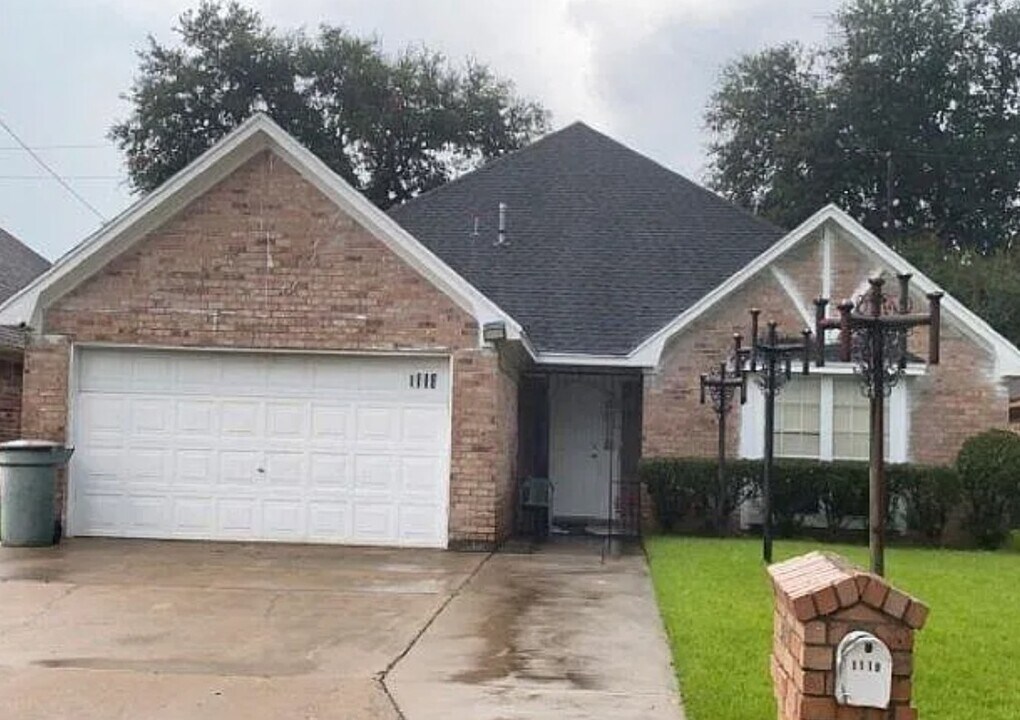 1119 Meadowvale Dr in Beaumont, TX - Building Photo