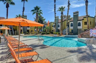 Desert Vistas Apartments in Las Vegas, NV - Foto de edificio - Building Photo