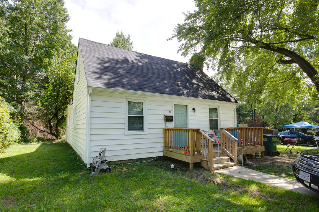 100 Garland Ave in Sandston, VA - Building Photo