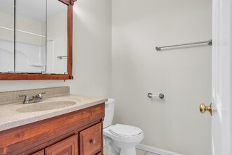 62 Manorwood Dr in Branford, CT - Building Photo - Building Photo