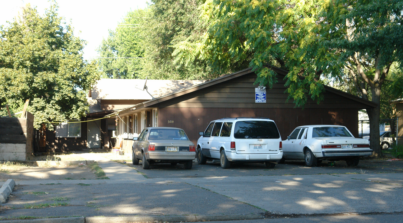 504 N 6th St in Yakima, WA - Foto de edificio