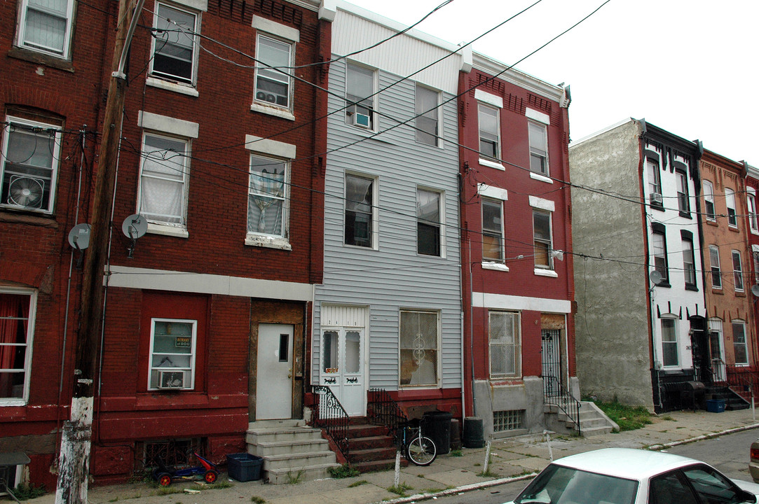 2419 Clifford St in Philadelphia, PA - Building Photo