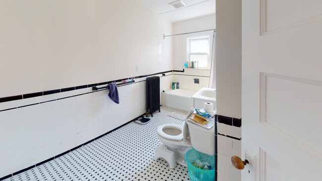 96 Columbia St, Unit 2 in Brookline, MA - Building Photo - Building Photo
