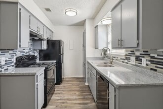 Hampton Townhomes in Crowley, TX - Foto de edificio - Building Photo