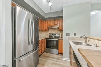 83 Mayfield Rd in Bedminster, NJ - Building Photo - Building Photo