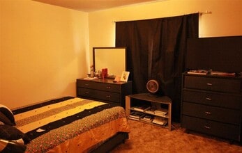 510 W 37th St in Hays, KS - Building Photo - Building Photo