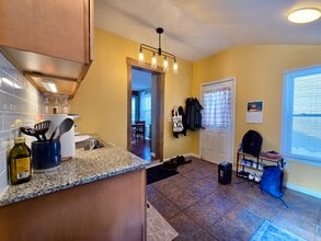 814 South Ave, Unit 814 rear in Rochester, NY - Foto de edificio - Building Photo