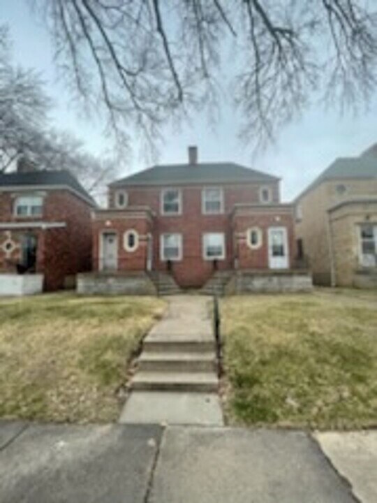 6369 Sutherland Ave in St. Louis, MO - Building Photo