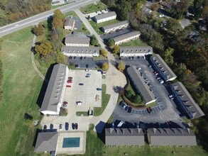 Shadow Ridge Apartments in Belleville, IL - Foto de edificio - Building Photo