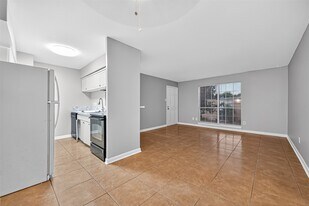 7703 Moonmist Dr in Houston, TX - Building Photo