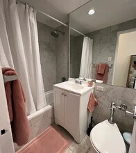 210 E 47th St in New York, NY - Building Photo - Building Photo