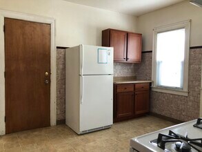 3218 N Oakland Ave, Unit LOWER in Milwaukee, WI - Foto de edificio - Building Photo