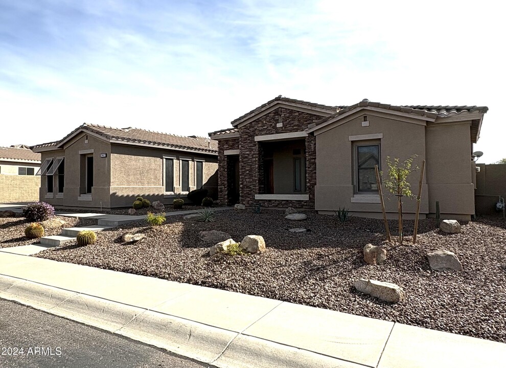 39617 N Majesty Ct in New River, AZ - Foto de edificio