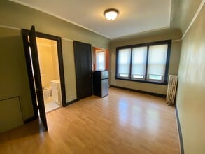 1527 Marshall in Milwaukee, WI - Building Photo - Interior Photo