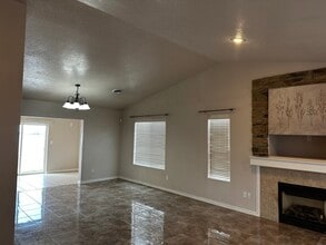 613 Mesa Vista Dr in Farmington, NM - Building Photo - Building Photo