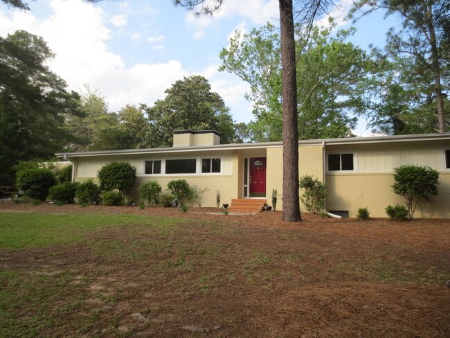 785 E Massachusetts Ave in Southern Pines, NC - Building Photo - Building Photo