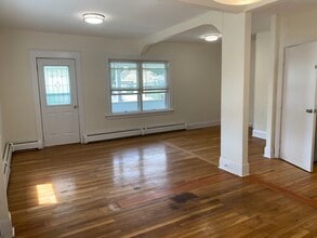 10 Kinney Ave, Unit 2 in Norwich, CT - Foto de edificio - Building Photo