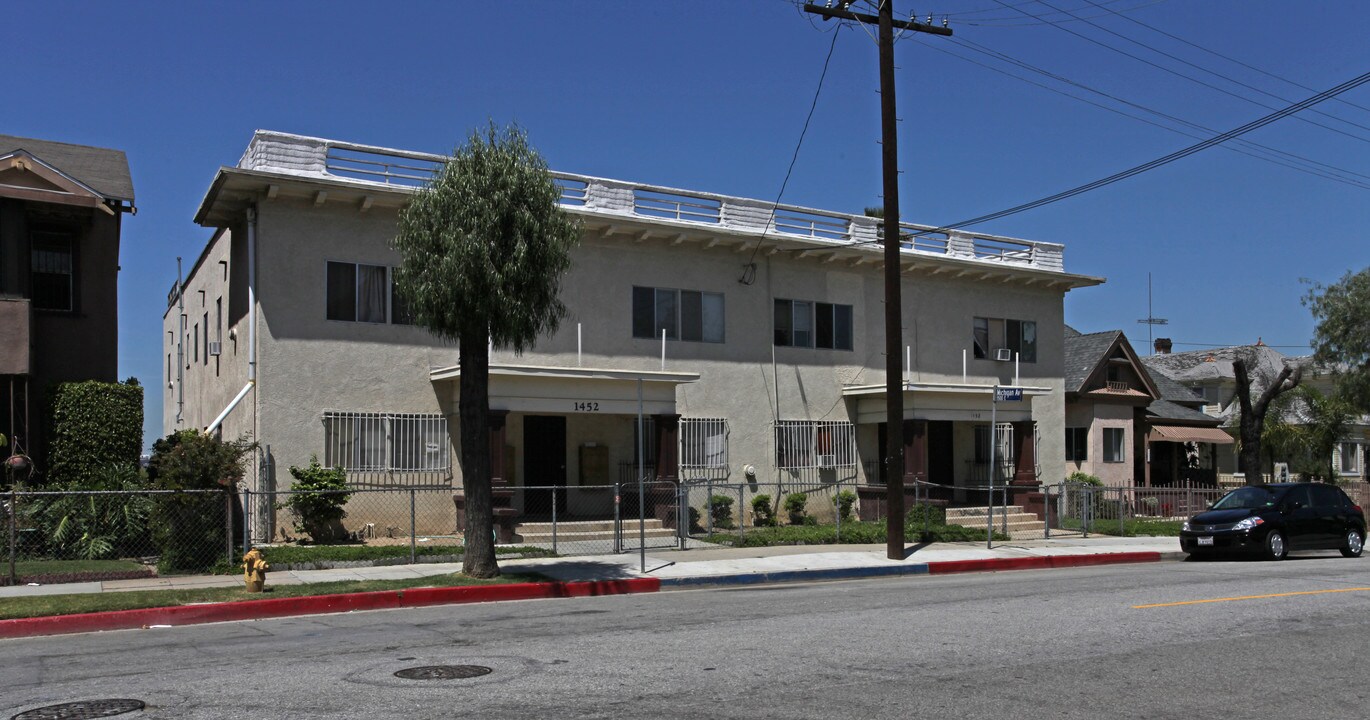 1452 Pleasant Ave in Los Angeles, CA - Building Photo