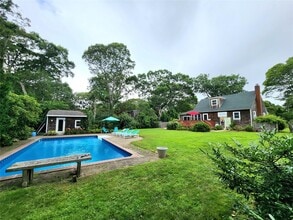 122 Lewis Rd in East Quogue, NY - Building Photo - Building Photo