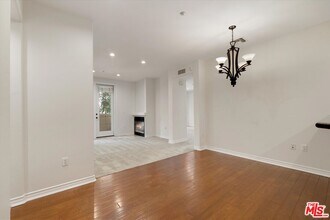 7101 Playa Vista Dr in Los Angeles, CA - Building Photo - Building Photo