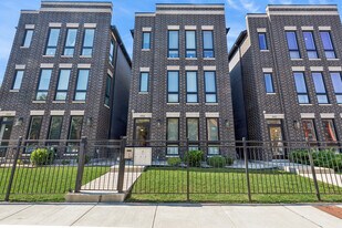 4904 S St Lawrence Ave in Chicago, IL - Building Photo