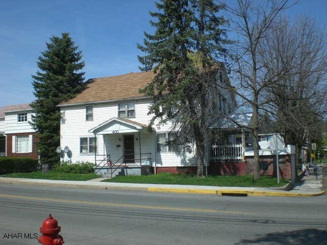 400 W Pitt St in Bedford, PA - Building Photo