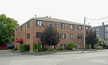 West Hancock Apartments in Manchester, NH - Building Photo - Building Photo