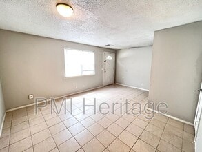 813 N Pleasant St in Springdale, AR - Building Photo - Building Photo