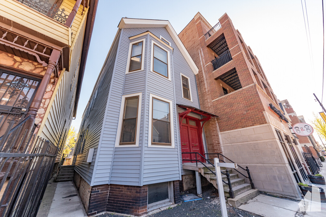 1431 W Belmont Ave in Chicago, IL - Building Photo