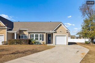 320 Corn Ml Wy in Bluffton, SC - Building Photo