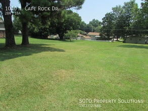 1030 N Cape Rock Dr in Cape Girardeau, MO - Building Photo - Building Photo