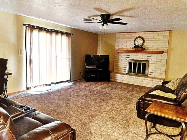 2307 W Bullock Ave in Artesia, NM - Building Photo - Building Photo