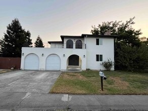 523 Paula Dr in Suisun City, CA - Building Photo - Building Photo