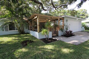 6987 Duncansby Ave N in St. Petersburg, FL - Building Photo