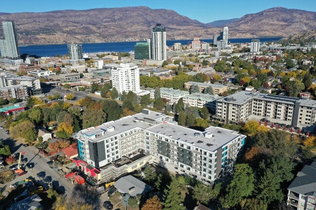 Harvey Heights in Kelowna, BC - Building Photo - Building Photo