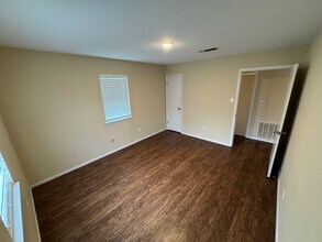 1010 Rockmoor in Canyon Lake, TX - Building Photo - Building Photo