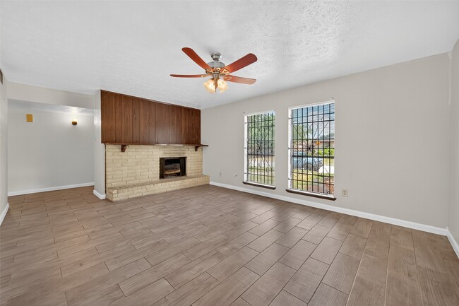 5711 Hopetown Dr in Houston, TX - Building Photo - Building Photo