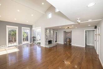 714 E Charleston Rd in Palo Alto, CA - Building Photo - Building Photo