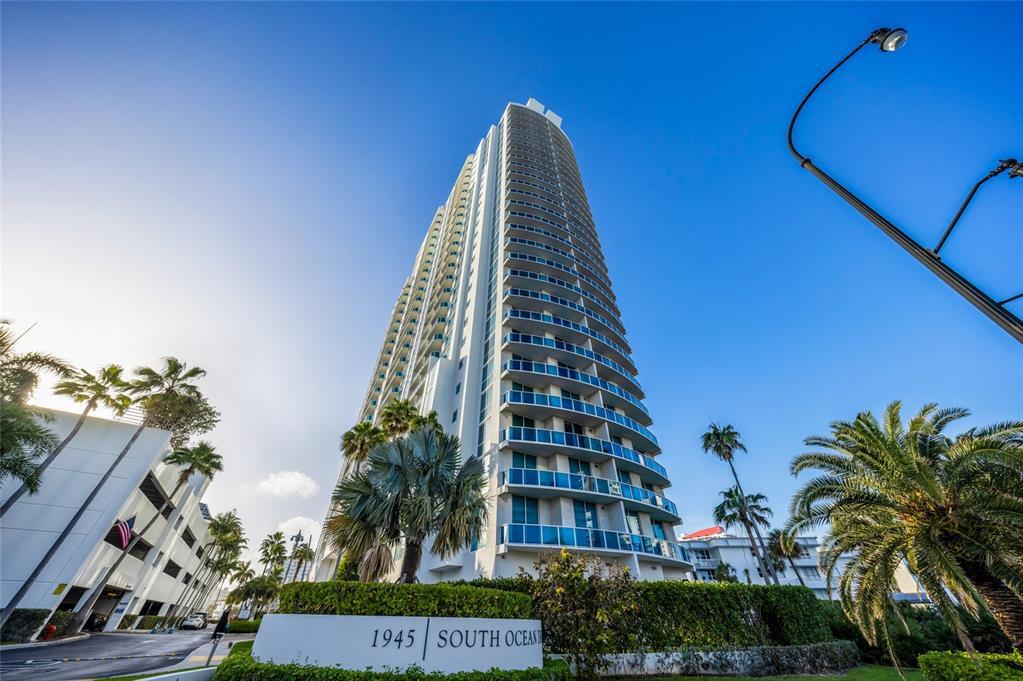 1945 S Ocean Dr, Unit 714 in Hallandale Beach, FL - Foto de edificio