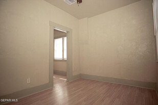 2920 Sacramento Ave in El Paso, TX - Building Photo - Building Photo