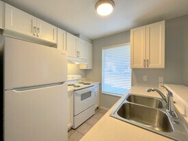 322 W Park Street in Stockton, CA - Building Photo