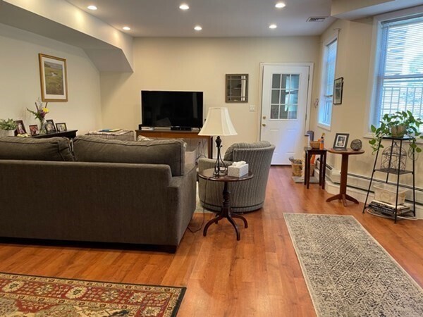 25 Chase St-Unit -B in Newton, MA - Building Photo - Building Photo
